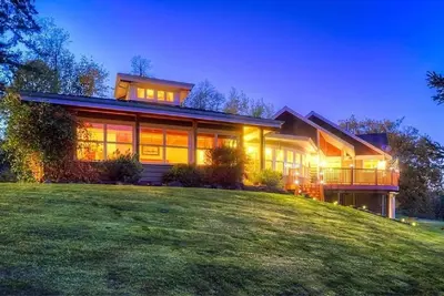 Image de Enumclaw Estate, Scenic Views! Sleeps14, HotTub, 1hr frm Mt Rainier & Crystal Mt