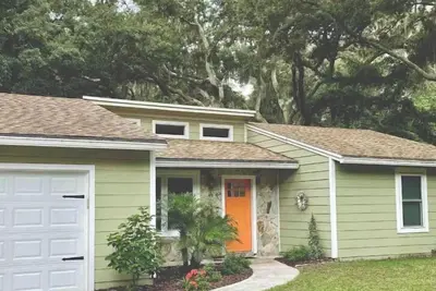 Image de Island Vibe ~ Close to Beach, Downtown, Egan’s Creek with Fire Pit! Super Clean!