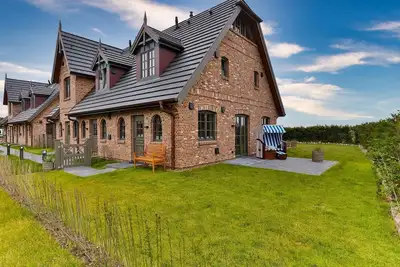 Image de Exclusive new-build house with garden and wonderful salt marsh views. -