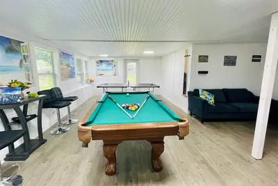 Image de GAme ROom, Sleep 12, Huge Back Yard, Beach - C