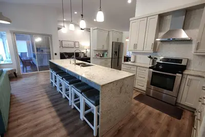 Image de Updated Clean Spacious 3/2. Sleep12. 6 Minutes to Nokomis Beach. Pet friendly.