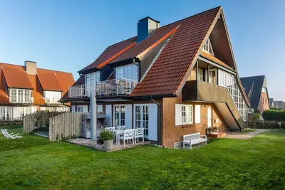 Image de Südstrand - Cozy vacation apartment near the Tinnumer Wiesen with two balconies.