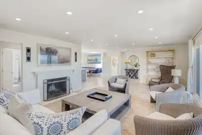Image de Bolinas Oceanfront View House! Modern and secluded luxury home.