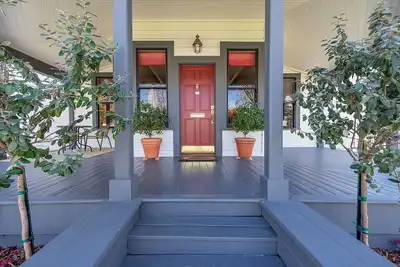 Image de Historic Visalia 3br\/2ba - Walk to Downtown