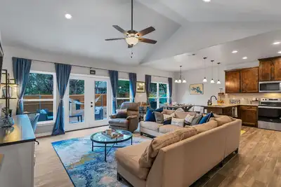 Image de Hill Country Love Retreat with a Hot tub near Canyon Lake and Guadalupe River!