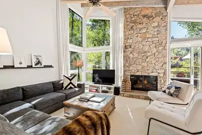 Image de Aspen Mountain! Air Conditioning. Incredible Views. Gas Fp, Balcony, Garage, Parking, Pool/ Hot Tub