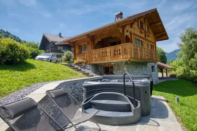 Image de Chalet paisible à Morillon avec jacuzzi et proche des pistes skiables