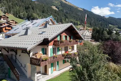 Image de Appartement \"Le petit chez soi\" avec vue sur les montagnes, terrasse et Wi-Fi.