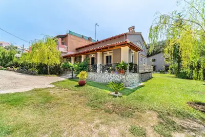 Image de Appartement 'Giourgas House' avec vue sur les montagnes et terrasse. Animaux admis