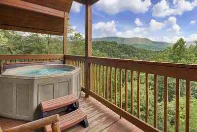 Image de Mountaintop 3bd w/ Views! Hot Tub + Theater Room!