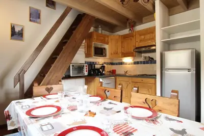 Image de 10m du centre station, 2ème étage, balcon, télévision, casier à ski, 42m², Aussois