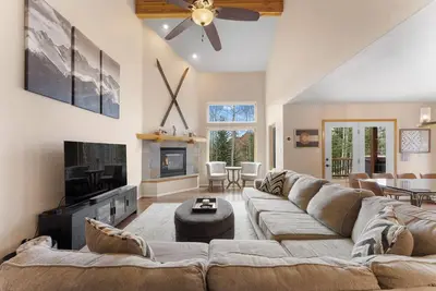 Image de Modern Townhome with Private Deck and Hot tub, 20 mins to Keystone Resort!