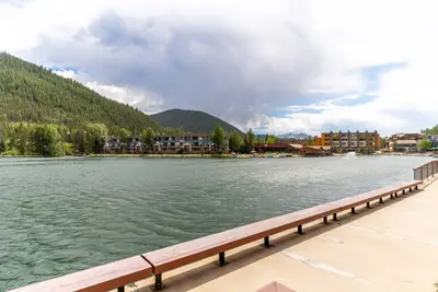 Image de Private Patio w/ Lake and Mountain Views, Shared Pool, Sauna & Hot Tub!
