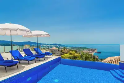 Image de Villa La Palmera avec piscine privée et vues fantastiques