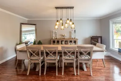 Image de Spacious Retreat: Home with State-of-the-Art Chef’s Kitchen