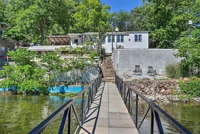 Image de Waterfront Lake Ozark Home w/ Dock & Boat Slip!
