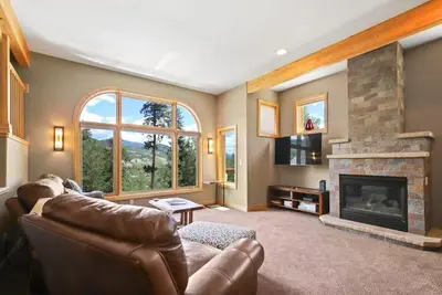 Image de Lovely 3br w/ Workspace, Views, Near Skiing, Parks