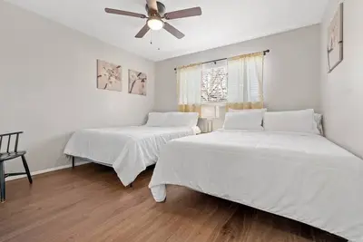 Image de Family Friendly & Very Clean! Walk to At&T Stadium! 2 Queen Beds