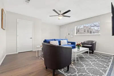 Walk to At&T Stadium! Clean and Spacious with fast Wi-Fi