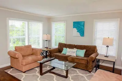 Image de Art♥ State Fair Suite. Spacious 1 Br apartment