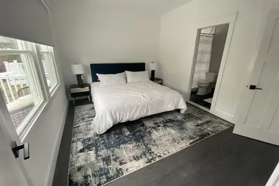 Image de Luxury, modern rental within walking distance of the beach!