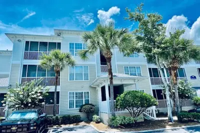 Image de Coastal Condo with Pool View