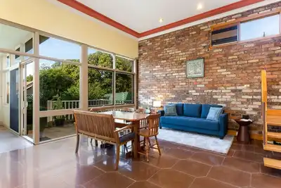 Image de Spacious 3-Bed Mid Century Home Near Cbd