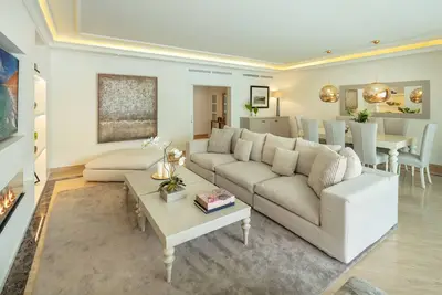 Image de Fanatastic beachside 4br apartment in Puerto Banus Marbella.