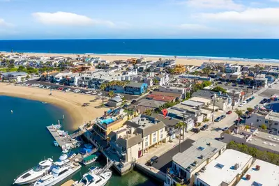 Image de Amazing Water View Remodeled 2 Story - Steps To The Sand