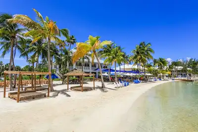 Image de Beautiful Beachfront Oasis!