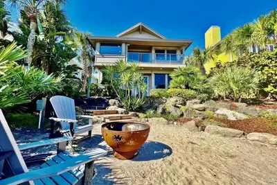 Image de Amazing Direct Oceanfront 4br/5ba Iconic North Beach Pool Home