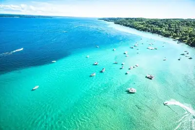 Image de 2-bedroom cottage sleeps 5 just a short walk to Torch Lake