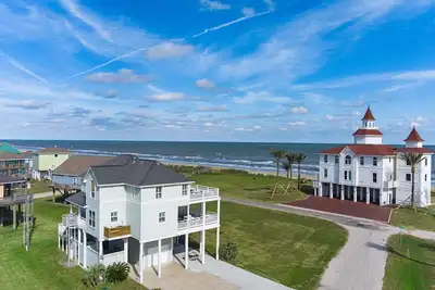 Image de Crystal Beachscape w/ Beach entry, Pool, & Arcade