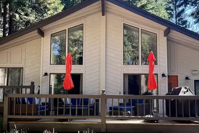 Image de A spacious Lake Almanor Country Club retreat! Perfect for families