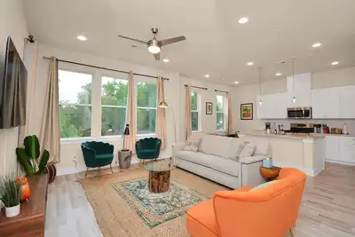 Image de Relax in our Townhome near Medical Center