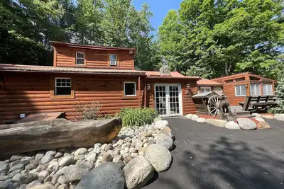 Image de Beautiful Mountainside Log Home