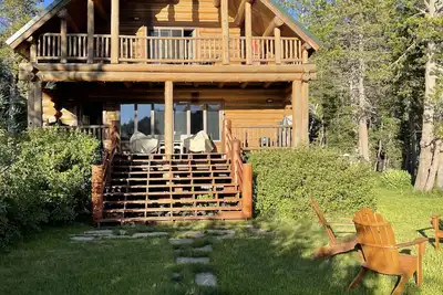 Image de Serene Lakes Waterfront Log Cabin - Welcome to Lake Street Hive!