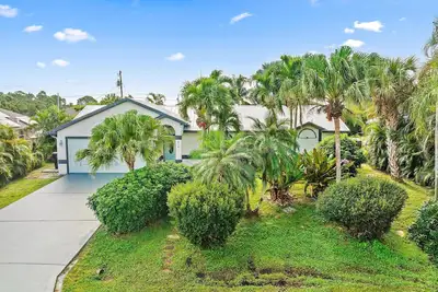Image de Paradise! 3 Bedroom home with private pool, outdoor living space, and lanai