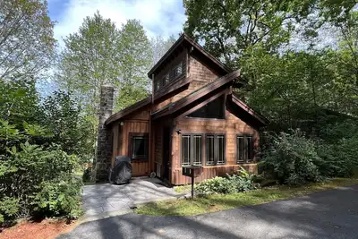 Image de Charming Cozy Rustic Cabin in the Woods