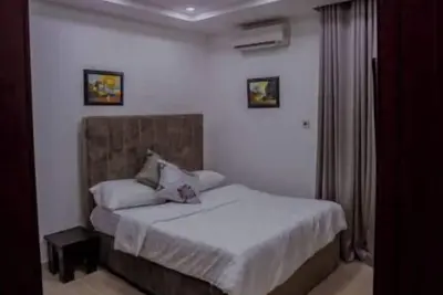 Image de Exquisite 3 Bedroom Serviced Shortlet Apartment