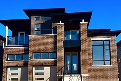 Image de 4-Bedroom Home - Waterfront and Mountain Views