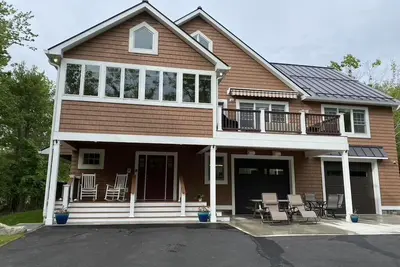 Image de Modern home across the street from Acadia National Park