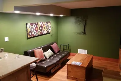 Image de Large Base Suite-Private Entrance & Patio- Xl Yard