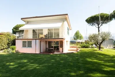 Detached villa with garden Cod-Citra 011001lt0116