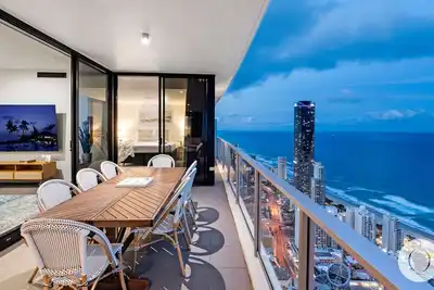 Image de Circle on Cavill - 5 Bedroom Sub Penthouse Airbnb - 5 Night