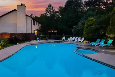 Image de Romantic Secluded Private Villa with Pool, Hot Tub, Sauna\/Steam, Games