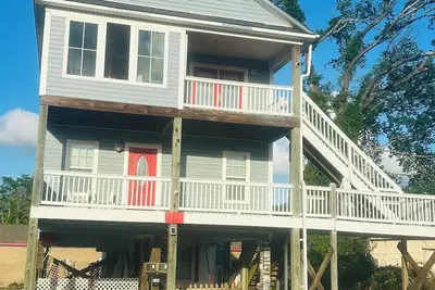 Image de Downtown duplex on stilts.