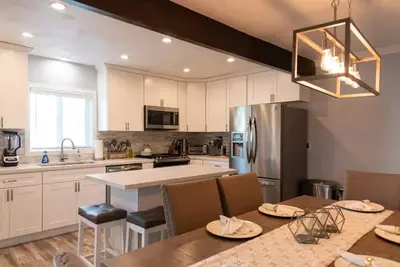 Image de Remodeled + Fully Equipped + Big Backyard