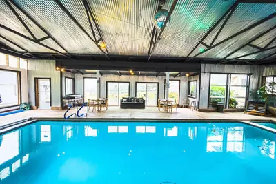 Image de Exclusive Luxury Cottage, Rv, & Coastal Farmhouse w/ Private Indoor Heated Pool
