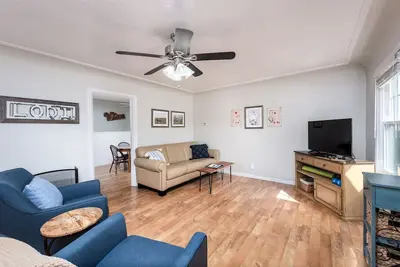 Image de French Oak Cottage | 6-Min Walk to Downtown Wine, Food, & Music | Pet Friendly